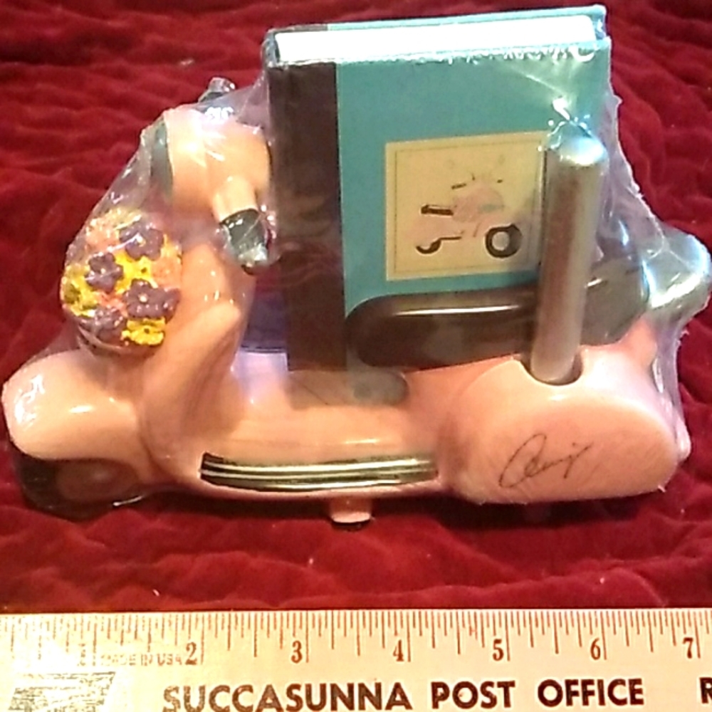 🛵 PiNK  SCOOTER DESKTOP NOTEPAD & PENCIL DISPLAY